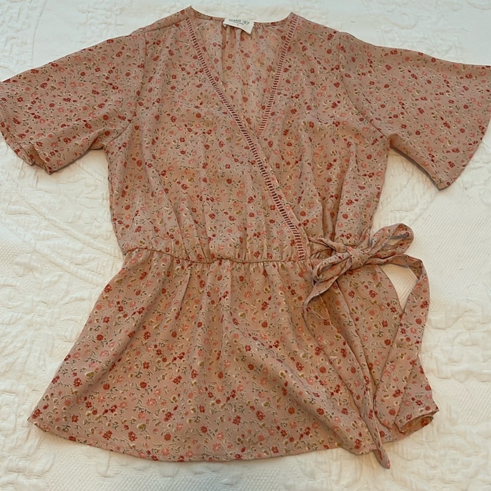 Sienna Sky short sleeved blouse size small